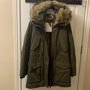 Aritzia Inuvik Parka, Military green color